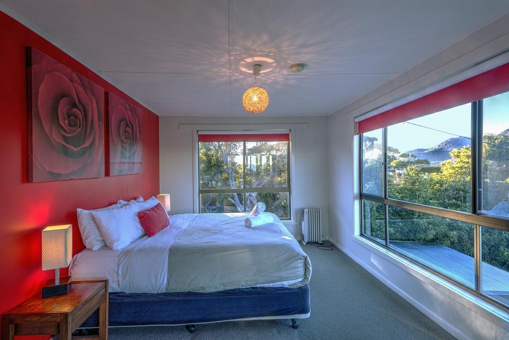Cove Beach Apartment 2 Coles Bay Bagian luar foto
